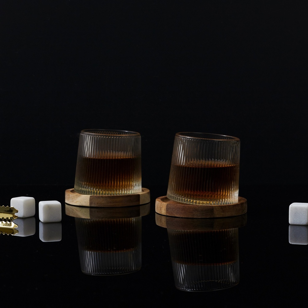 Duo De Verres à Dégustation Et Leur Support En Acacia. Les Verres De 16cl Sont Pourvus D'un Fond Culbuto Et Leur Finition Est Ciselée. Le Mariage I