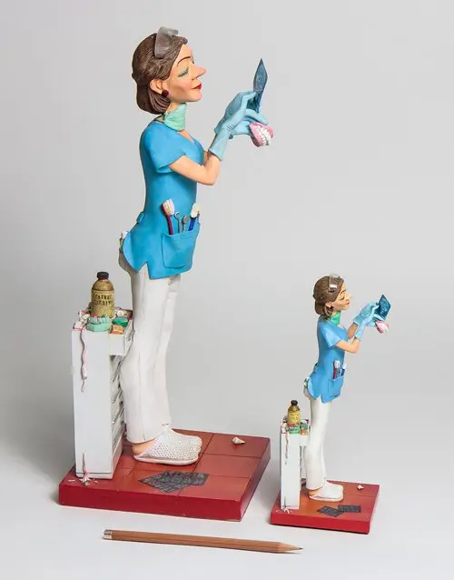 [FO84012] Forchino prof « lady dentist »