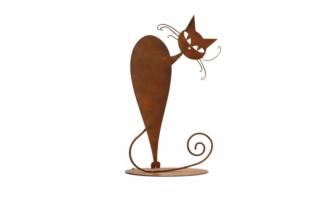 Chat tête inclinée