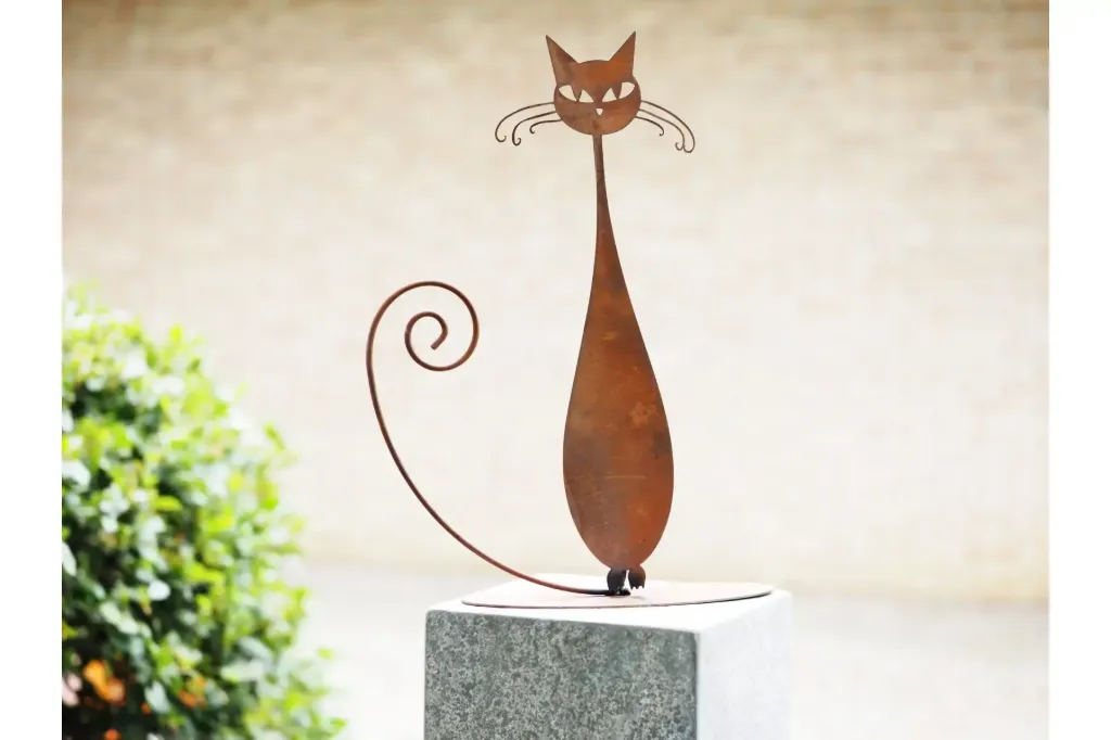 [MD14237] Chat assis droit ecorouille