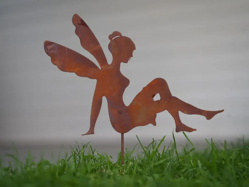 Fée tuteur de jardin écorouille