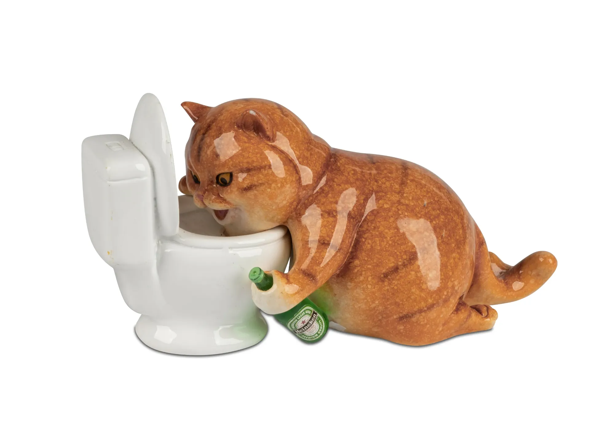 Figurine chat malade bière.